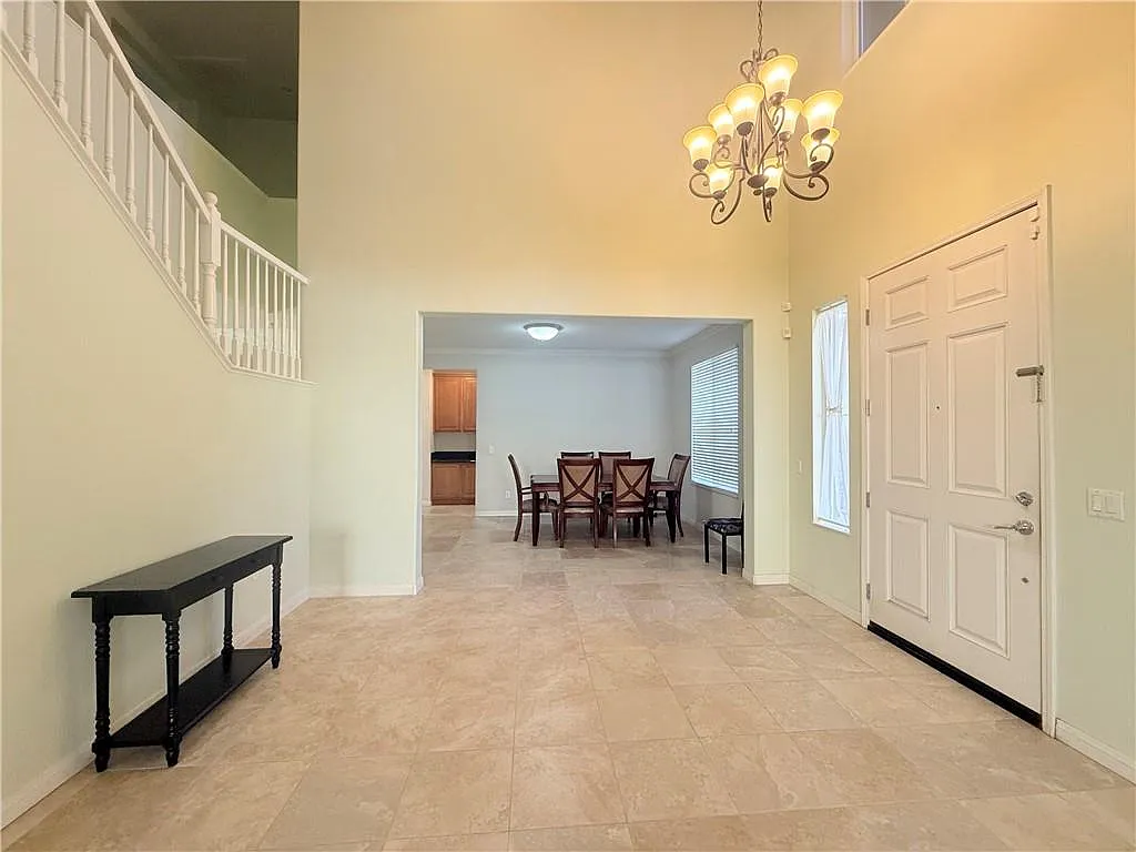 6 bed, 3371 sqft, $4,500 — Photo 4