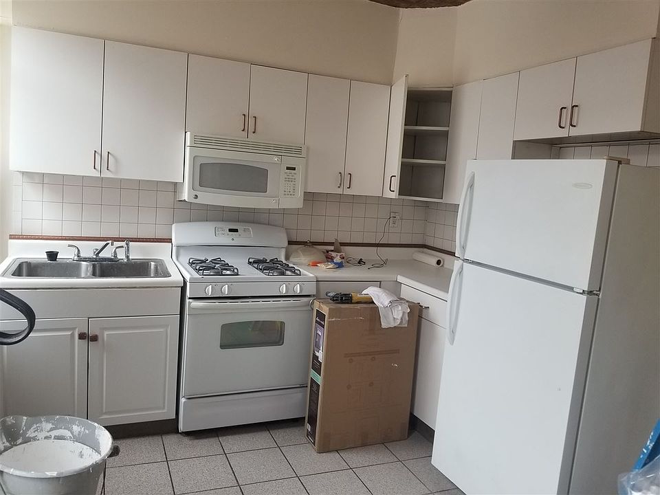2nd image of 742 Garden St APT 2
