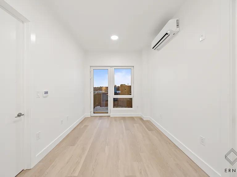 2250 Clarendon Rd #1E — Photo 2