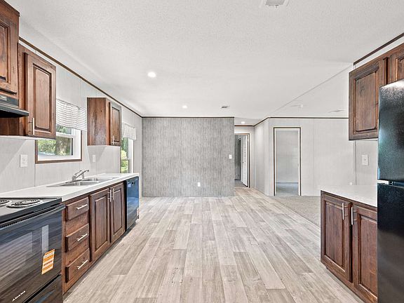 3rd image of 219 SE Bennie Ln