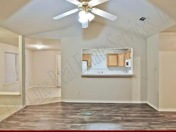 5th image of 3701 Oldenburg Ln #B