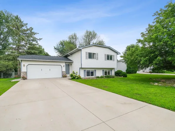 2830 9th Ln, Anoka, MN 55303