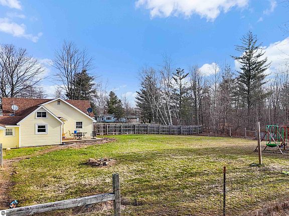 4th image of 12805 Nineteen Mile Rd