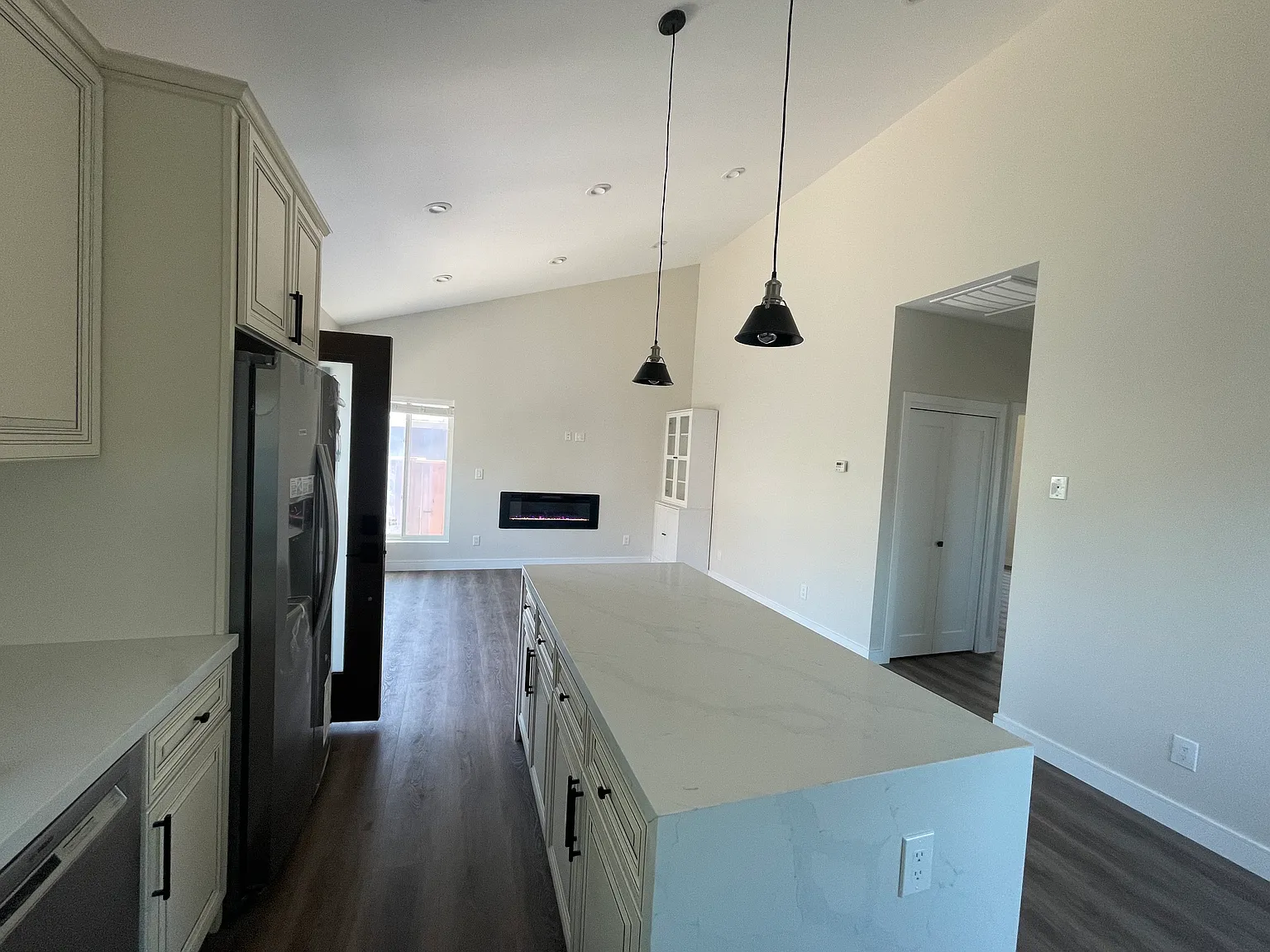 2 bed, 900 sqft, $3,450 — Photo 4