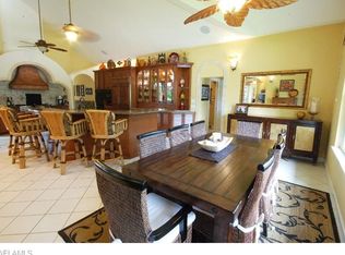 1725 Crayton Rd, Naples, FL 34102