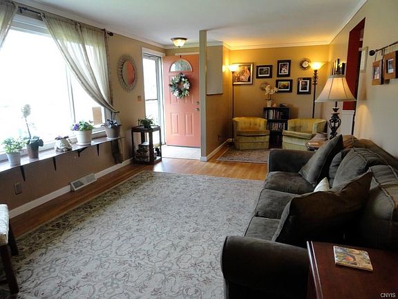 3rd image of 404 Manor Dr
