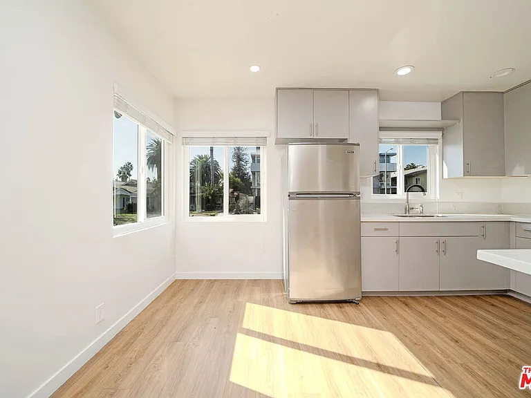 332 S Wilton Pl #1 — Photo 10