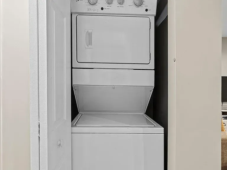 333 E 4th St #B6 — Photo 11