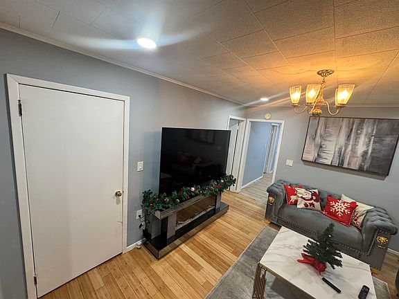 4th image of 460 Avenue E #1