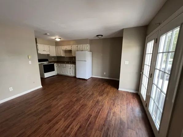 469 Eisenhower St APT 3, Marengo, IL 60152
