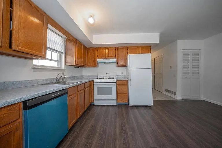 Eat-in Kitchen