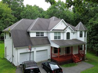 110 Plum Ln, Milford, PA 18337