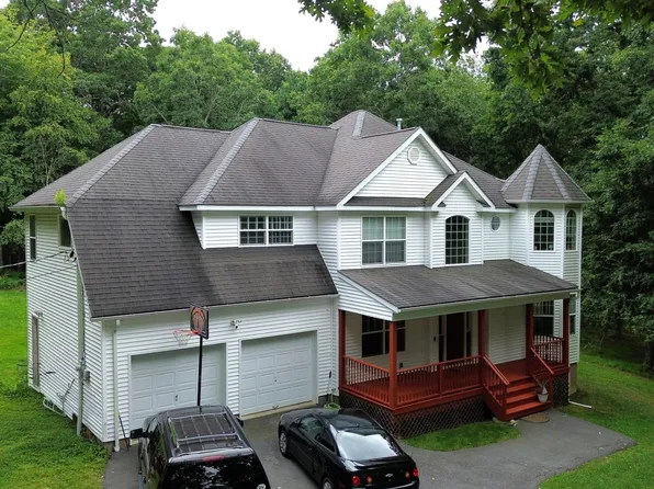 110 Plum Ln, Milford, PA 18337