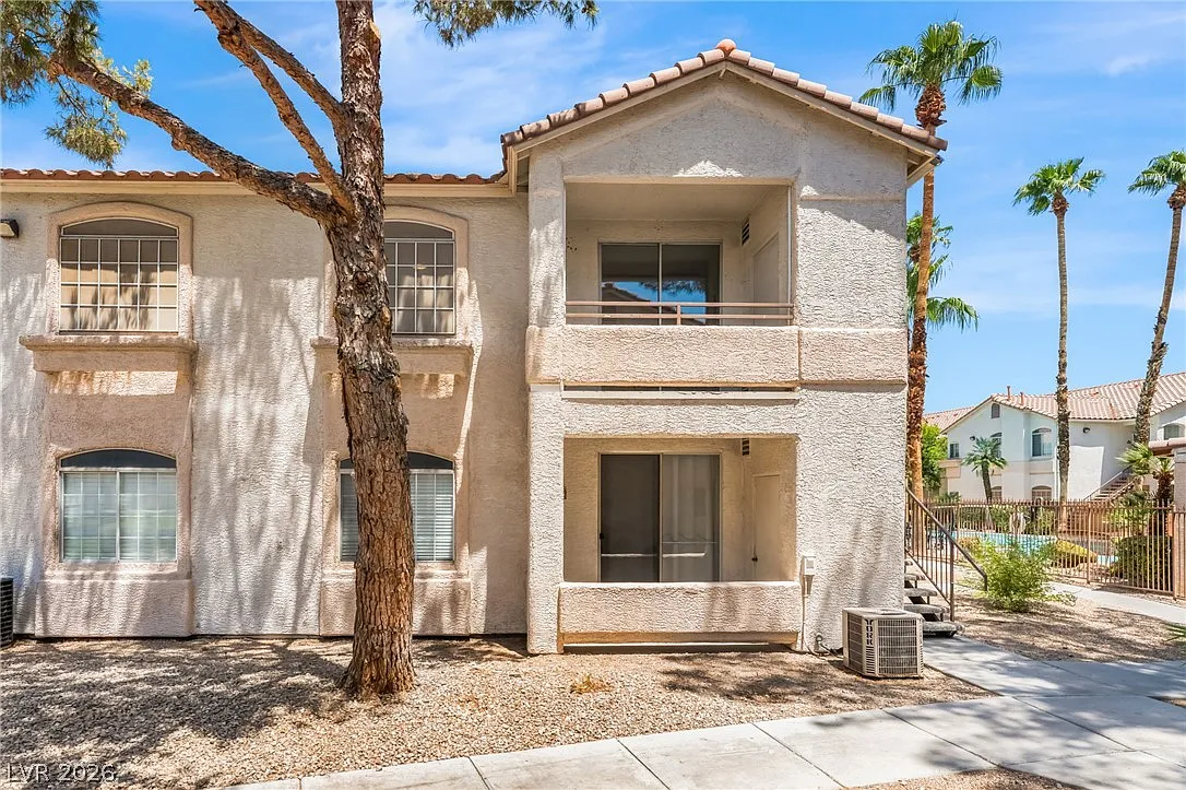 2 bed, 2.0 bath, 1118 sqft, $1,300 — Photo 2