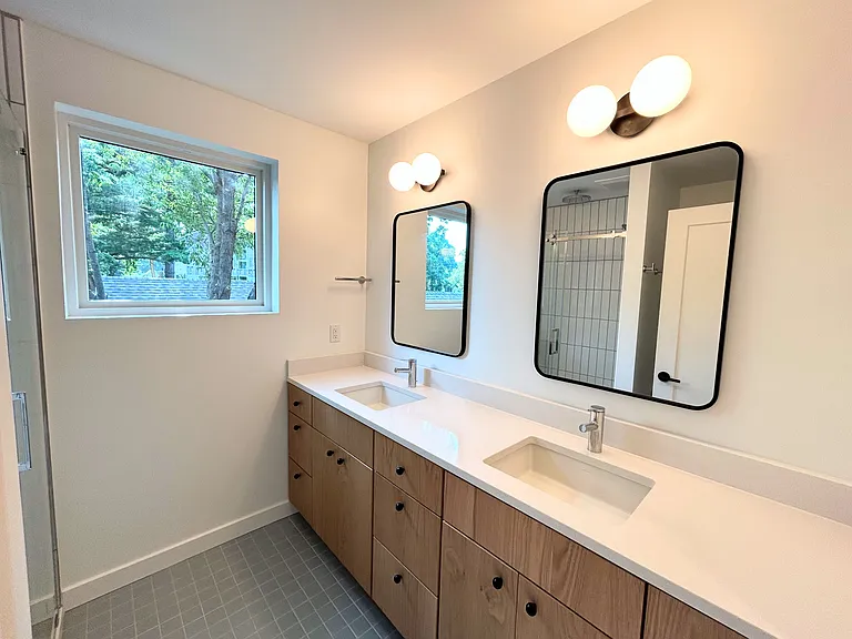 1003 E Washington St — Photo 21