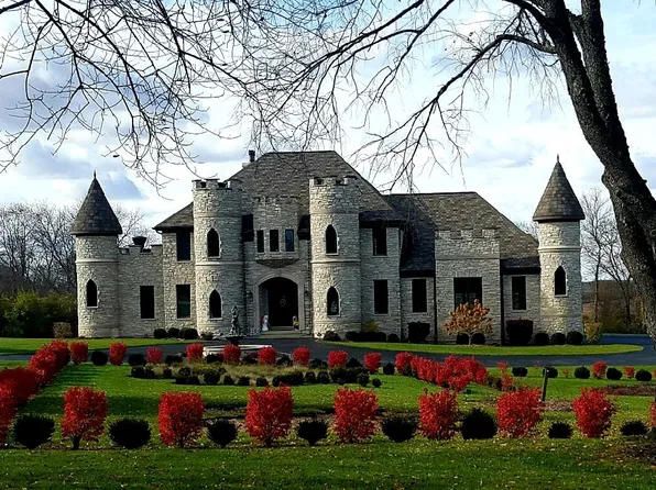 4220 Northgate Dr, Spring Grove, IL 60081