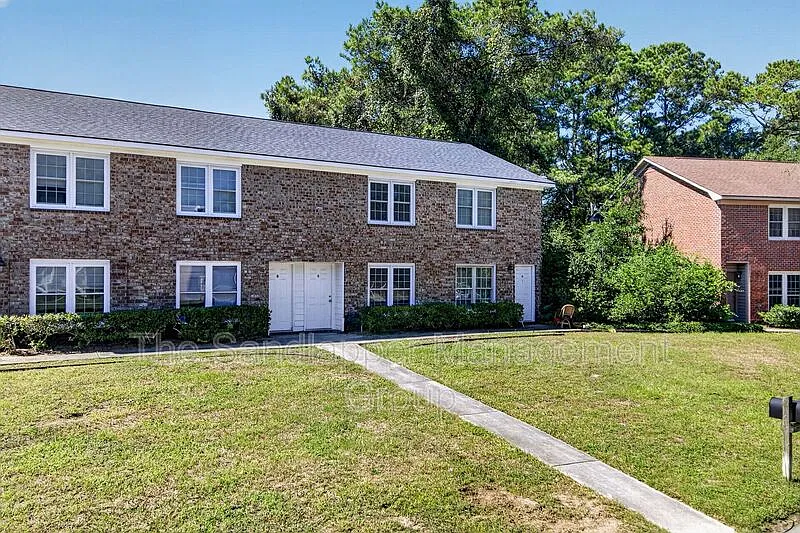 2 bed, 1.5 bath, 1000 sqft, $1,900 — Photo 3