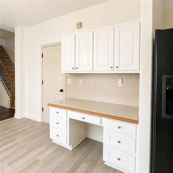 5 bed, 2598 sqft, $2,600 — Photo 2