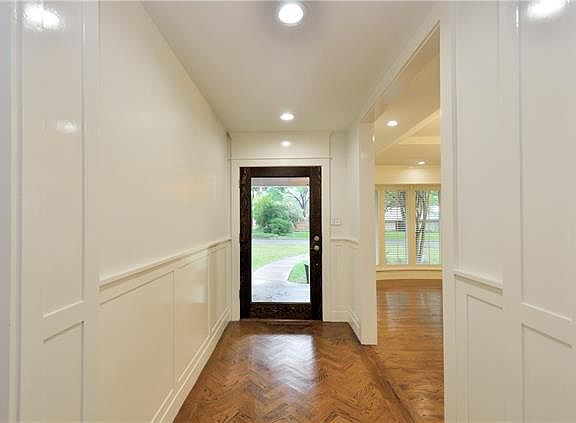 2nd image of 5615 Meadow Crest Dr
