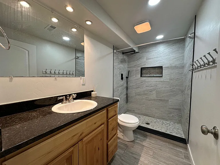 4000 E Mount Airey Dr — Photo 16