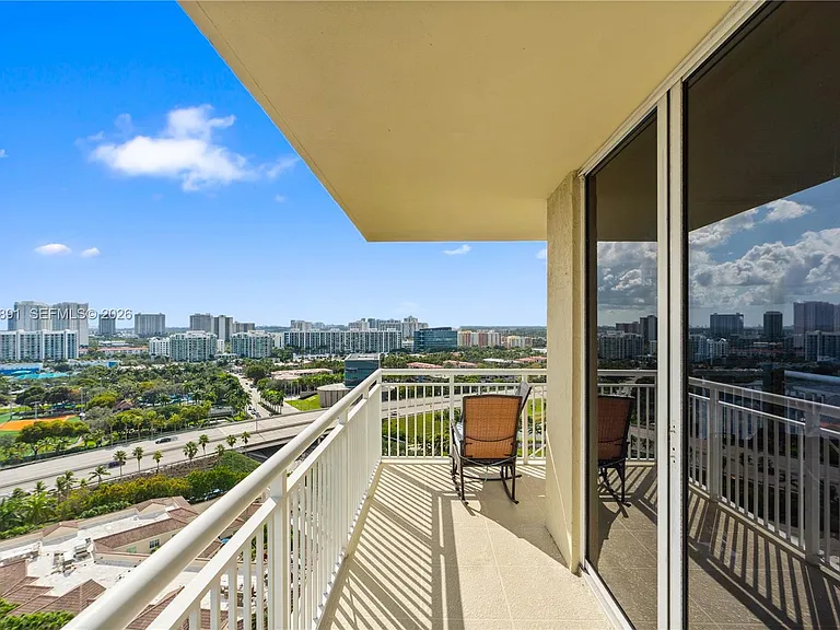 19501 W Country Club Dr #1904 — Photo 33