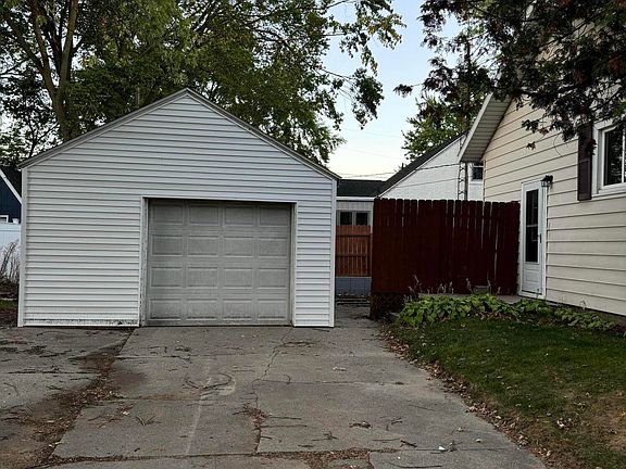 5th image of 419 S Ferry St