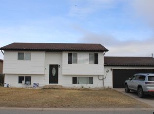 367 7th St, Mountain View, WY 82939