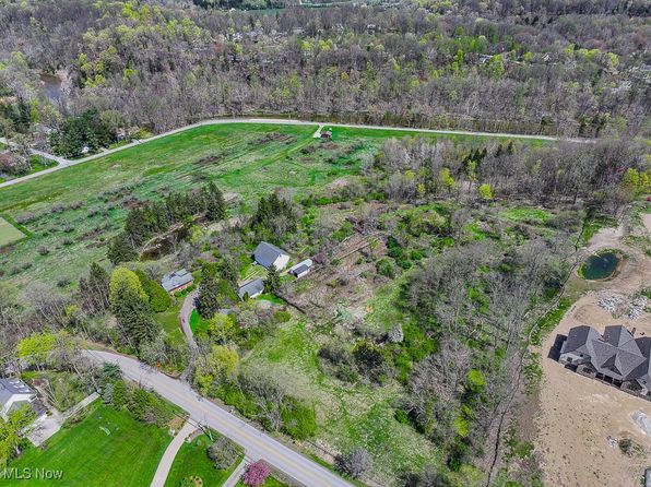 38031 Pleasant Valley Rd, Willoughby Hills, OH 44094