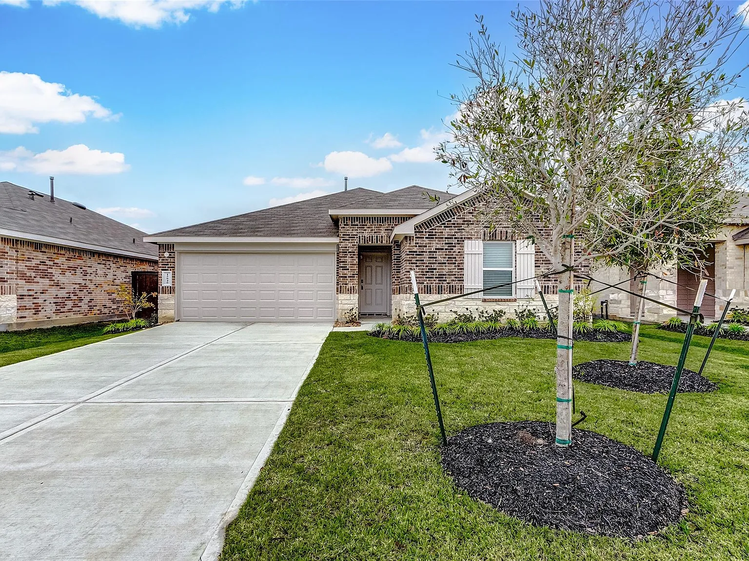 4 bed, 2.0 bath, 1934 sqft, $2,000 — Photo 3