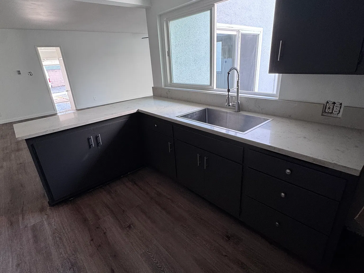 2 bed, 810 sqft, $3,100 — Photo 3