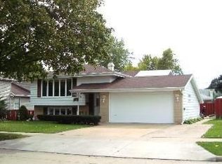 445 E Longview Dr, Appleton, WI 54911