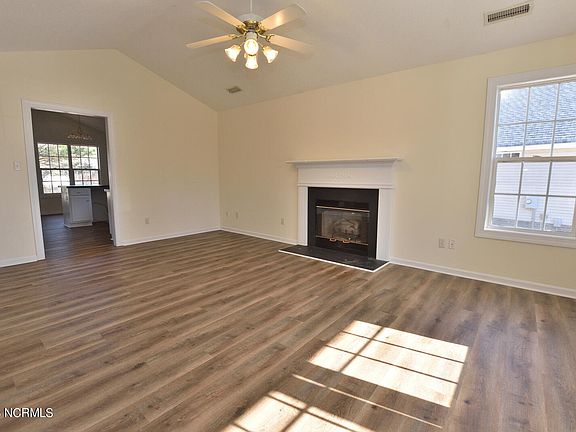 3rd image of 1008 Wythe Way