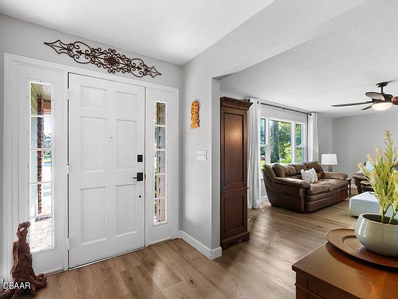 4th image of 10 Oakmont Cir