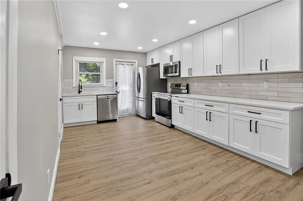 2 bed, 2.0 bath, 990 sqft, $1,745 — Photo 4