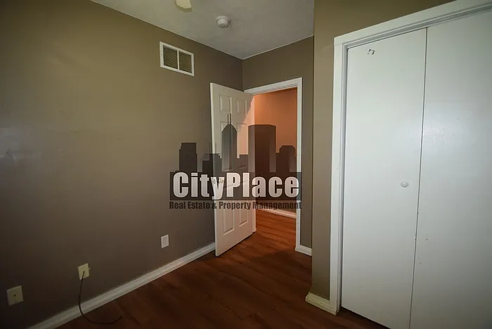 1458 W Congress Ave — Photo 11