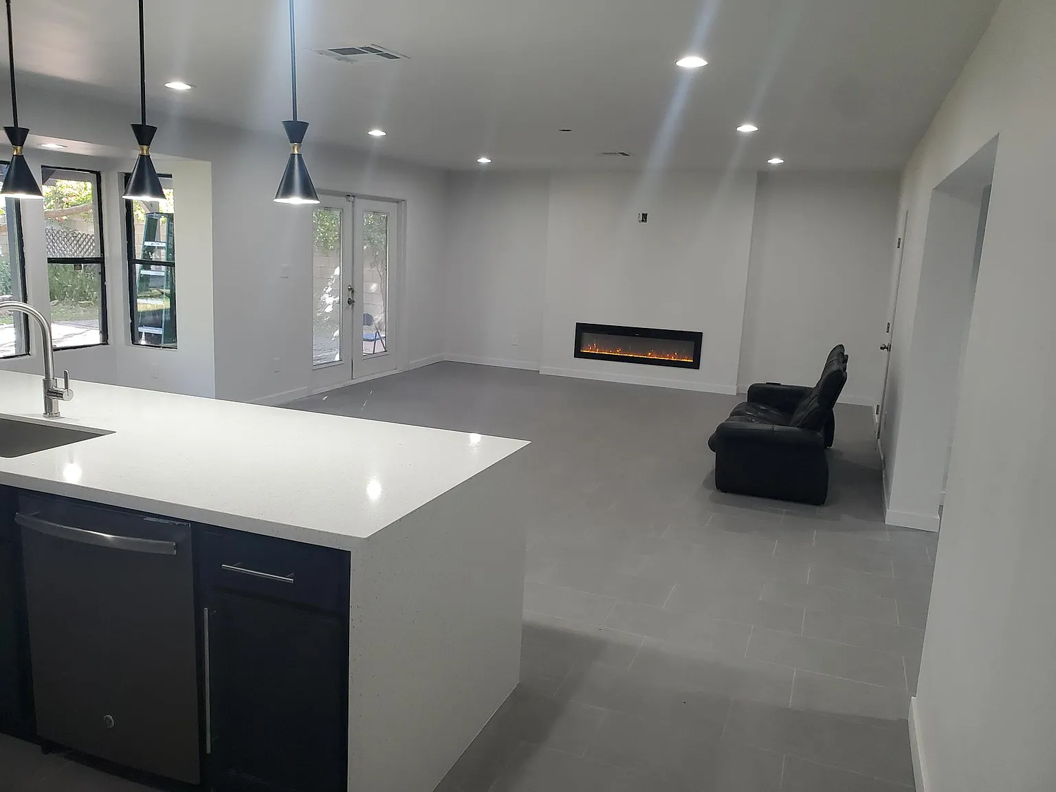 4 bed, 2400 sqft, $3,450 — Photo 4