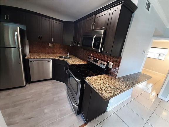 4th image of 2741 NE 8th Ave APT 3