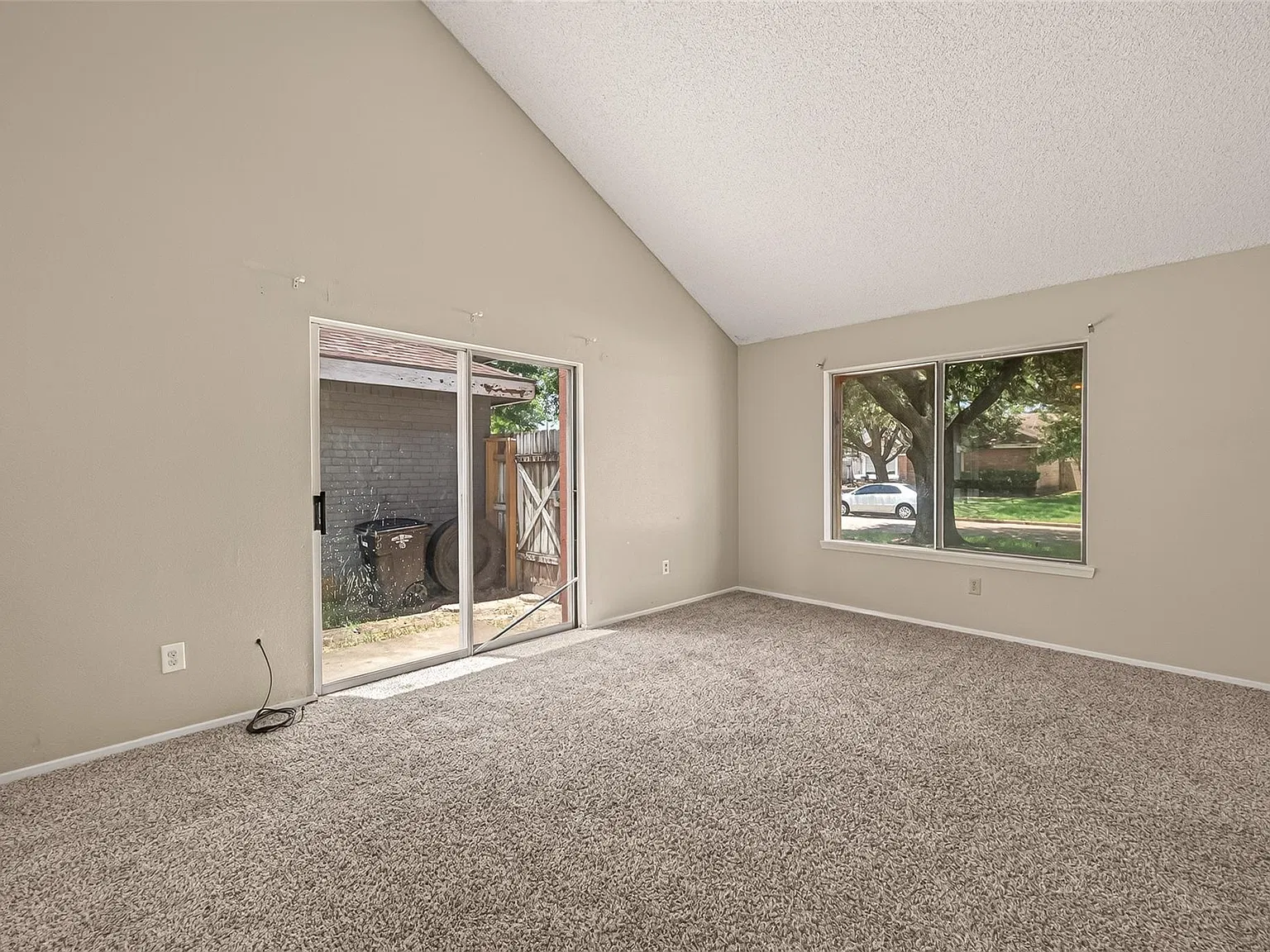 4 bed, 2.5 bath, 2449 sqft, $2,000 — Photo 3