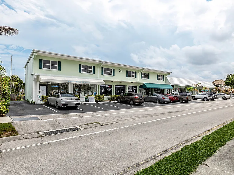 23 Royal Palm Point #B — Photo 31