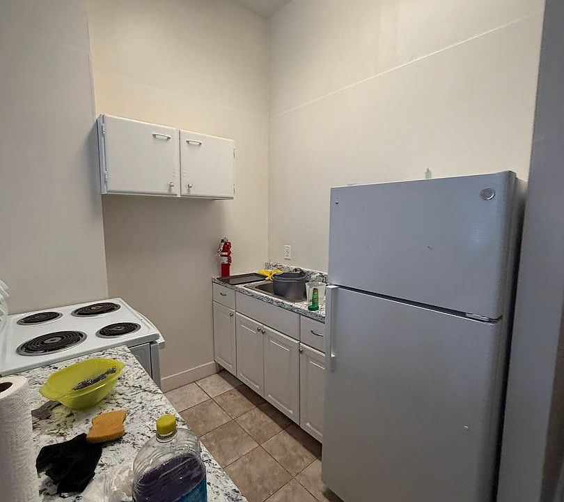 2nd image of 409 Walnut St Unit 1