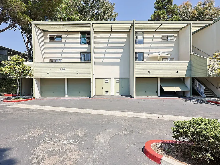 2 bed, 960 sqft, $3,250 — Photo 2