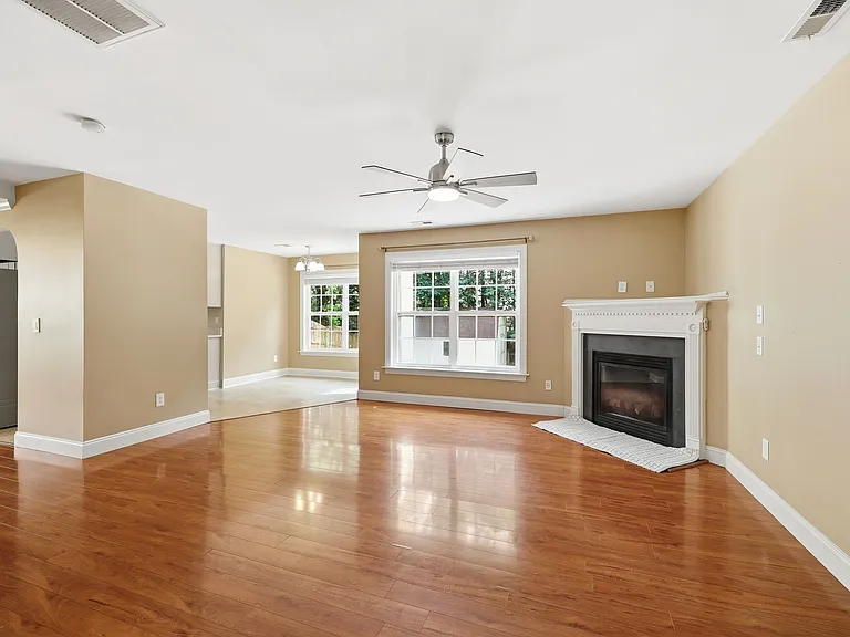 720 Pyracantha Dr — Photo 6
