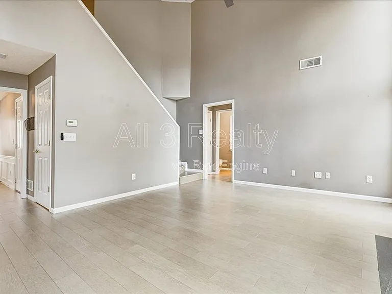 2540 Alvecot Cir — Photo 32