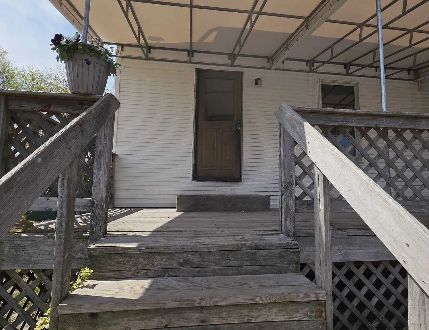 3 bed, 1.5 bath, 1255 sqft, $2,200 — Photo 3