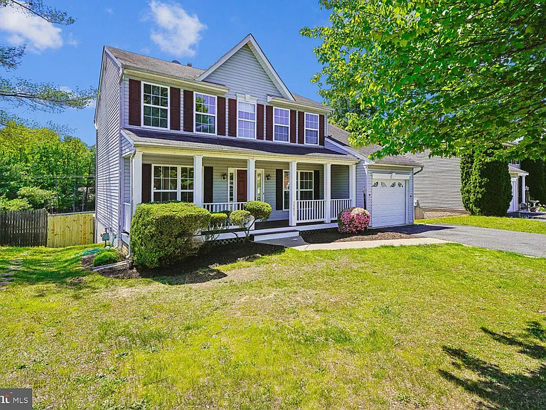 14677 Cloverdale Rd — Photo 5