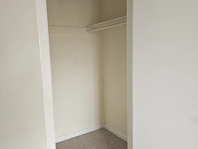 Walk in closet-bedroom