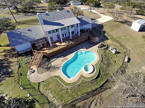 2nd image of 101 Lake Spur Dr