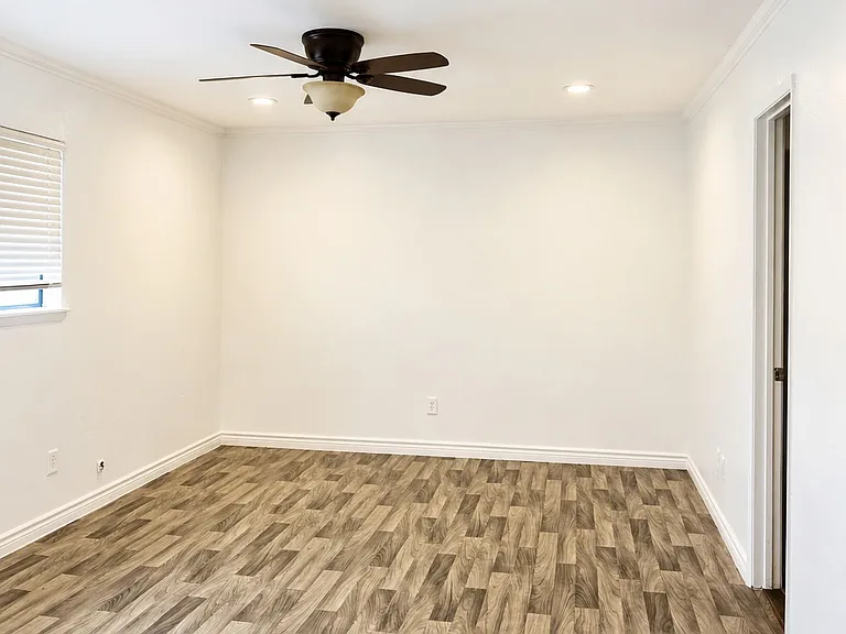 4253 Hartford Dr — Photo 4