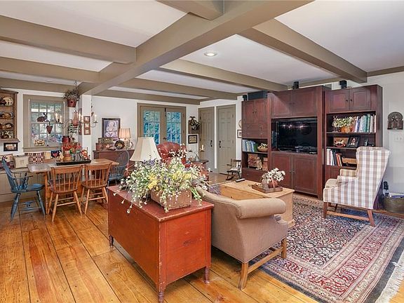 3rd image of 1805 Creekwood Dr