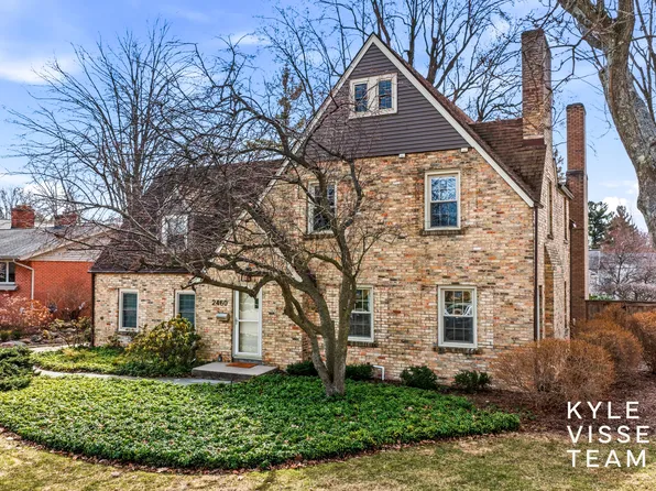 2460 Oakwood Dr SE, East Grand Rapids, MI 49506